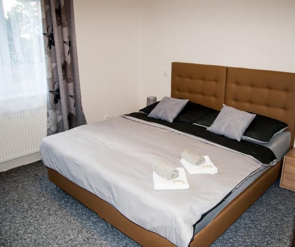 Elendris - Ubytování u kostela