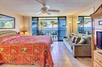 Lahaina Shores #321 Studio Bedroom Condo by RedAwning