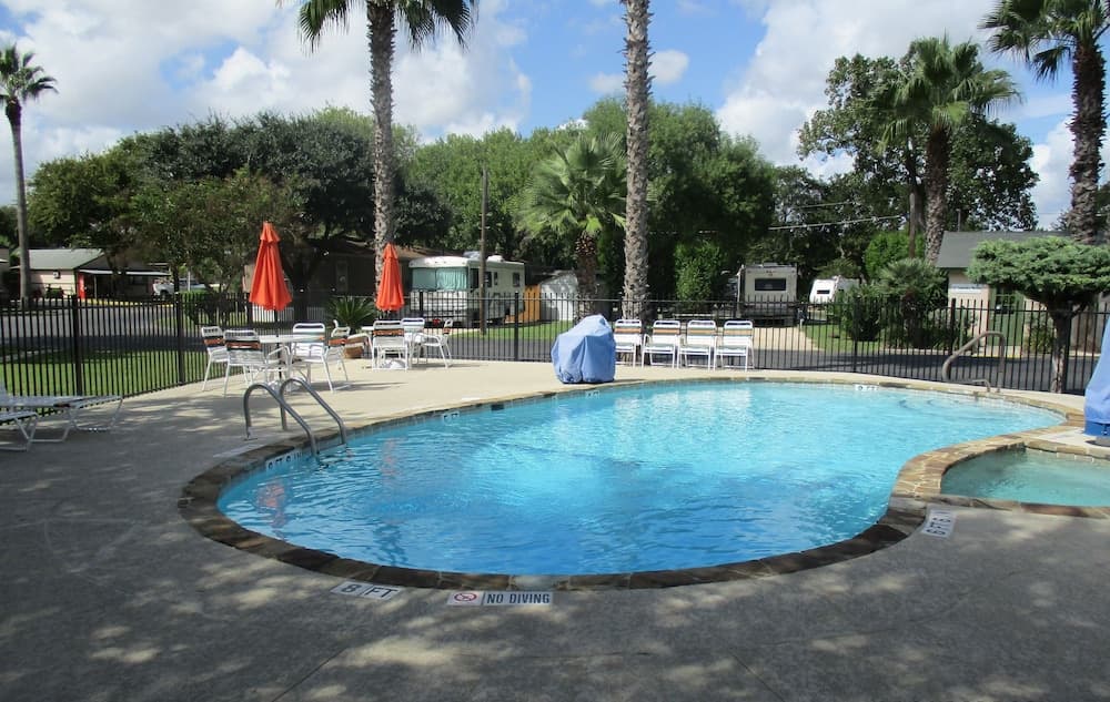 Travelers World RV Resort