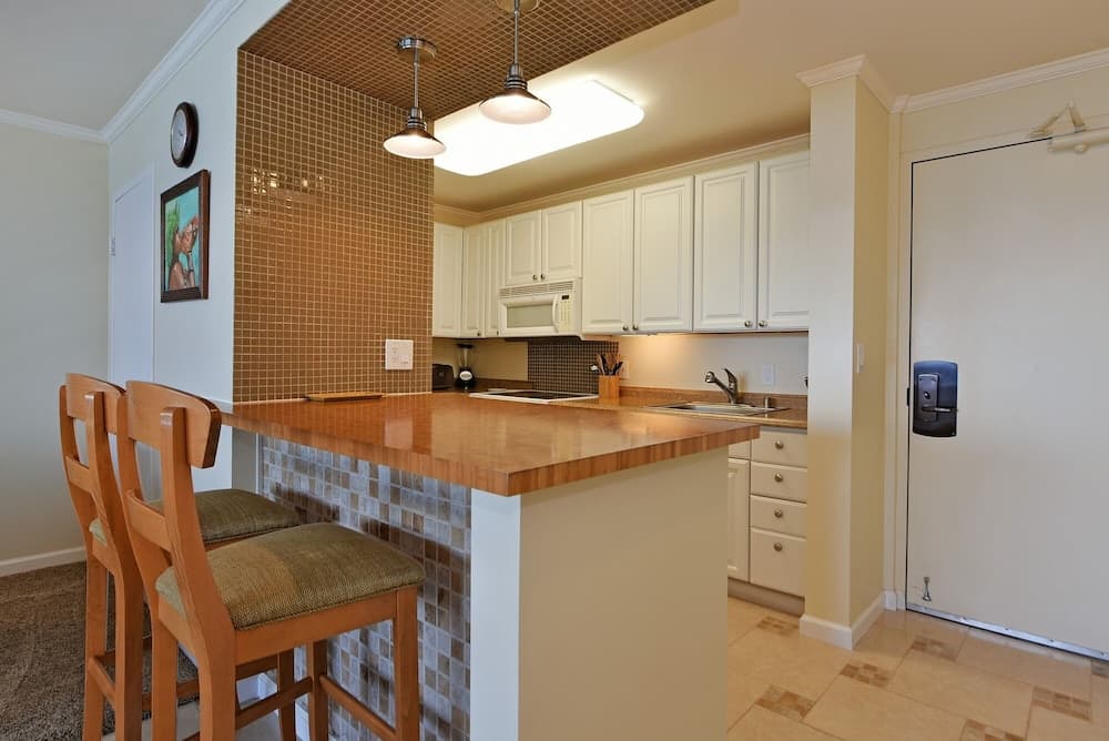 Valley Isle #809 1 Bedroom Condo by RedAwning