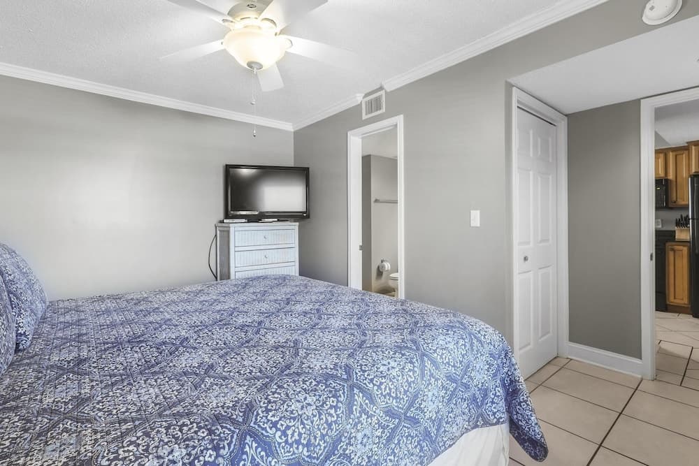 Ocean House 1903 2 Bedroom Condo by RedAwning