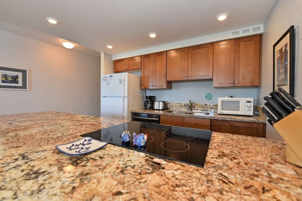 Kahana Reef 414 by RedAwning