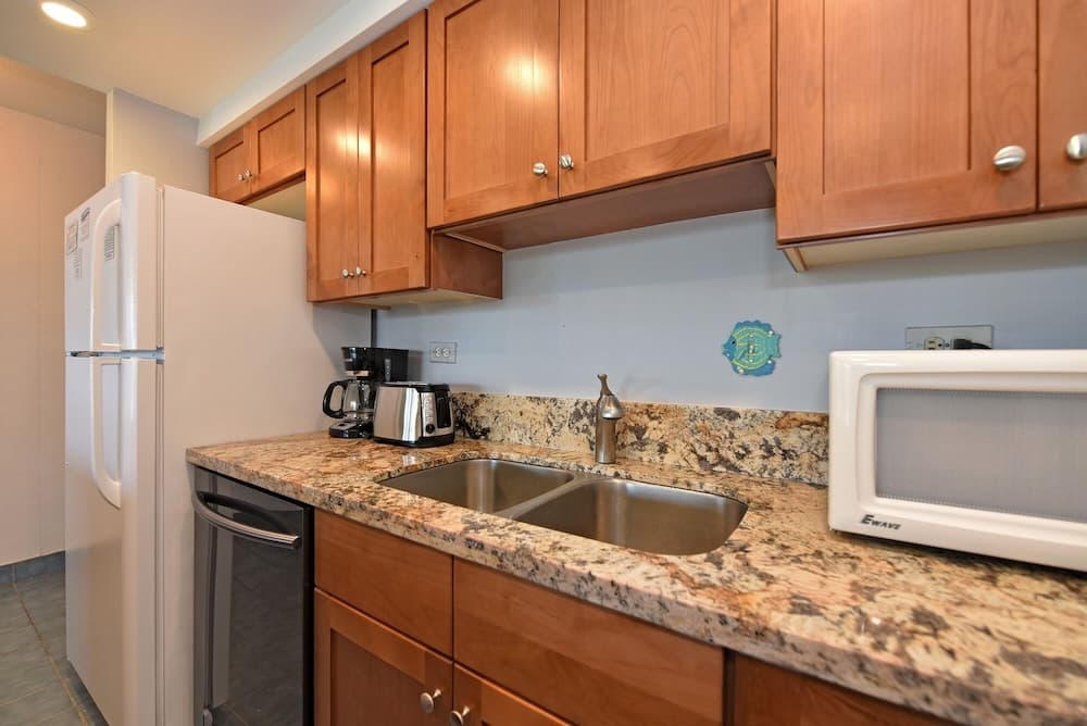 Kahana Reef 414 by RedAwning