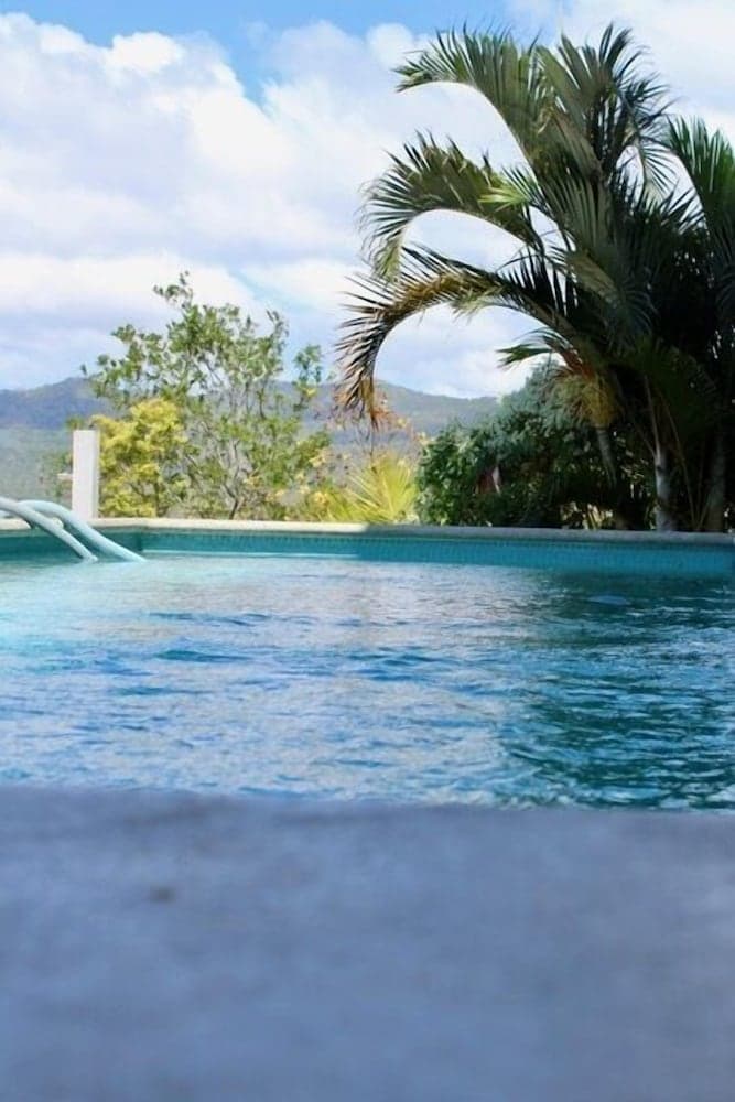 On The Hill Bed & Breakfast - Adults Only