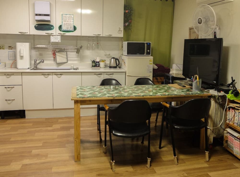 Owl's Nest Guesthouse - Hostel