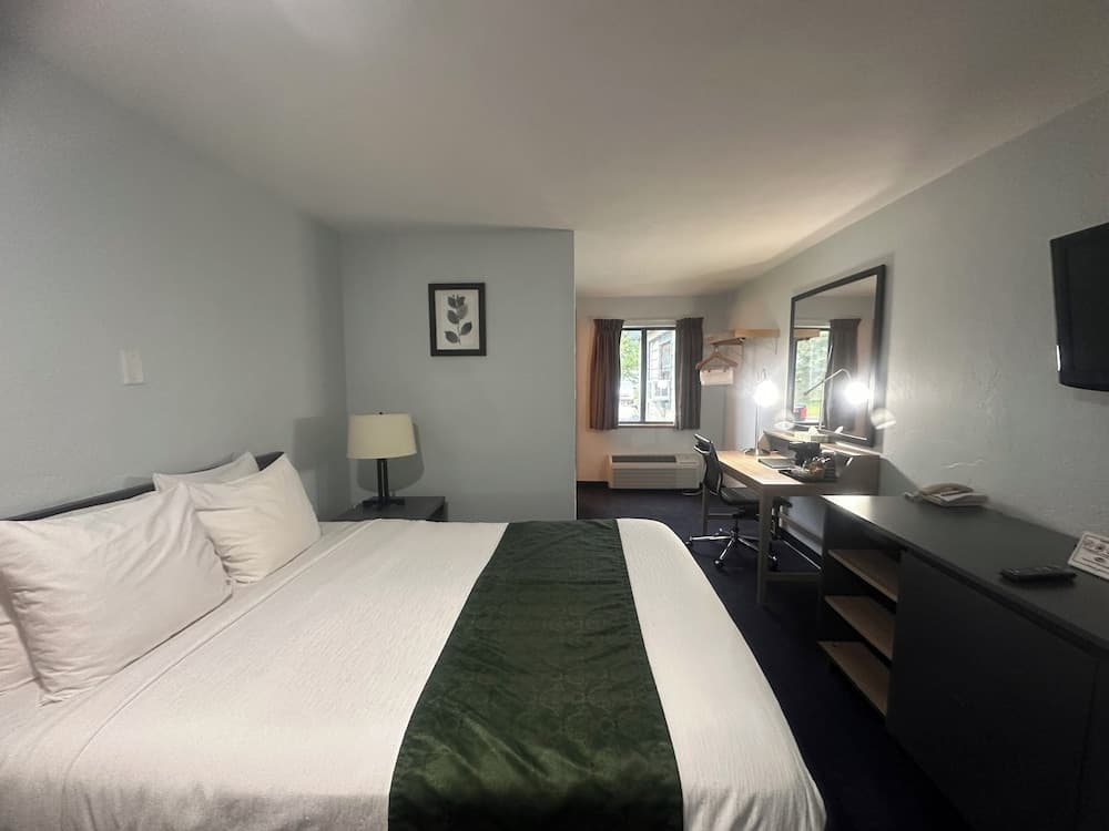 Pictured Rocks Inn & Suites