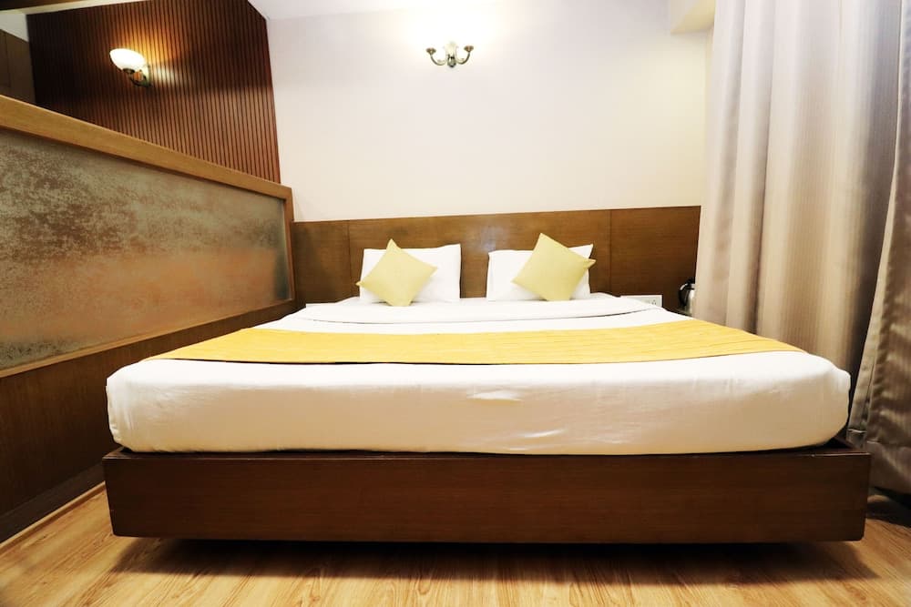 Hotel Rajhans Regent