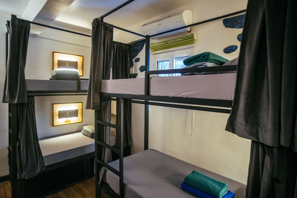 Outpost Beach Hostel - Adults Only