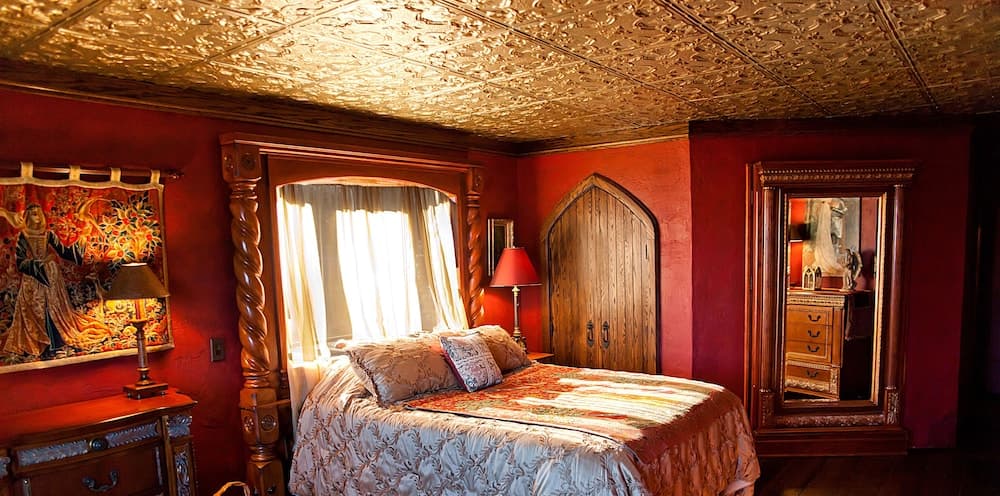 HIGHLANDS CASTLE overlooking Lake George.. plus 2 other Castles!