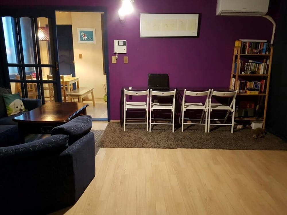 Dustin Guesthouse - Hostel