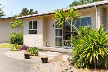 Waitangi Beach Units