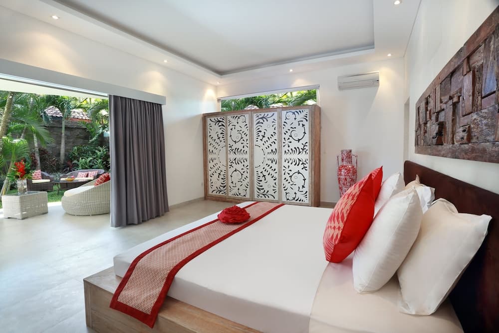 Seminyak White Design Villa