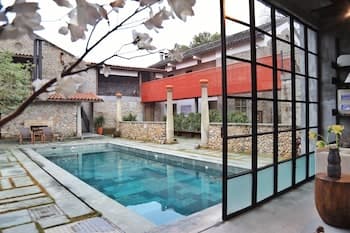 Seclusive Life in Landscape