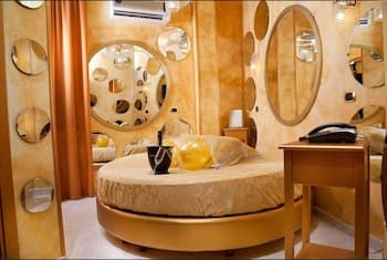 Hotel & Resort Bee Queen