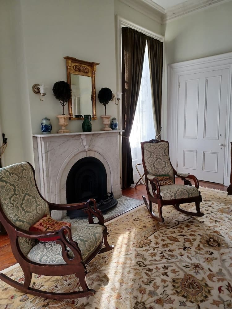 Ragland Mansion Bed & Breakfast