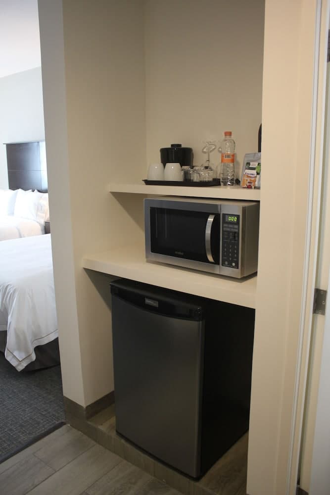 Holiday Inn Express & Suites Silao Aeropuerto - Terminal by IHG