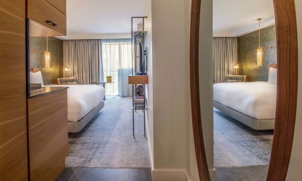 Lincoln Plaza London, Curio Collection by Hilton