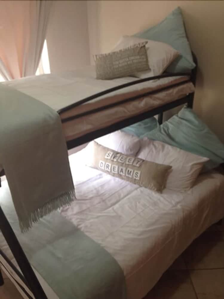 Manor Hills Guest Lodge