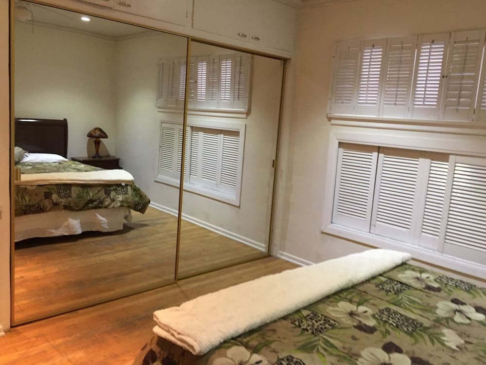 Lovely 2 Bedroom Home with Pool