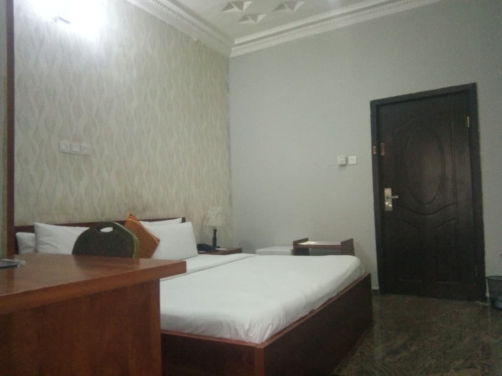 Bjorne Classic Suites