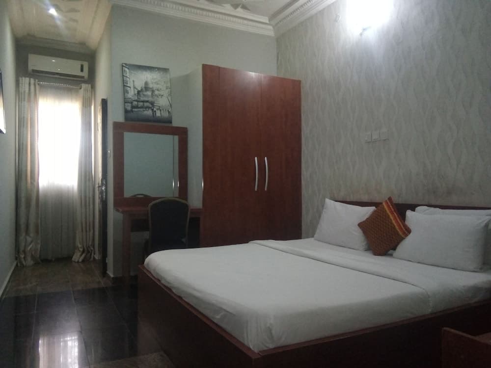 Bjorne Classic Suites