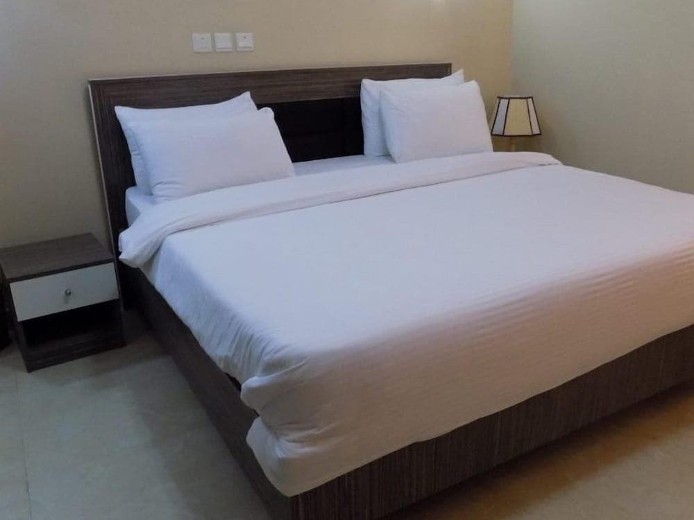 Emzrel Hotel & Suites