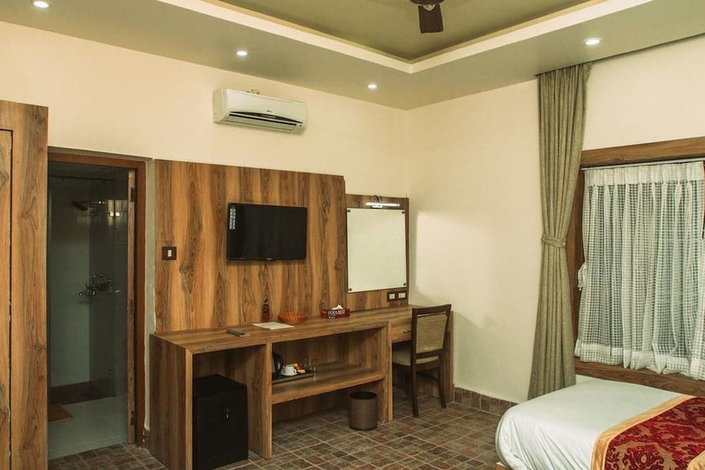 Jungle Safari Resort