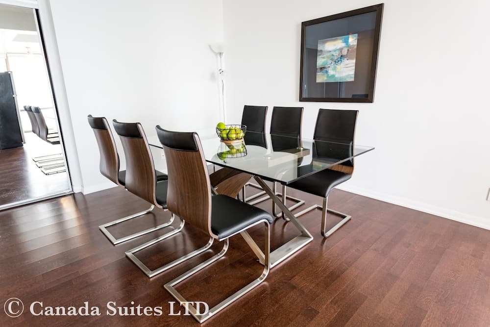 Canada Suites - 832 Bay St.