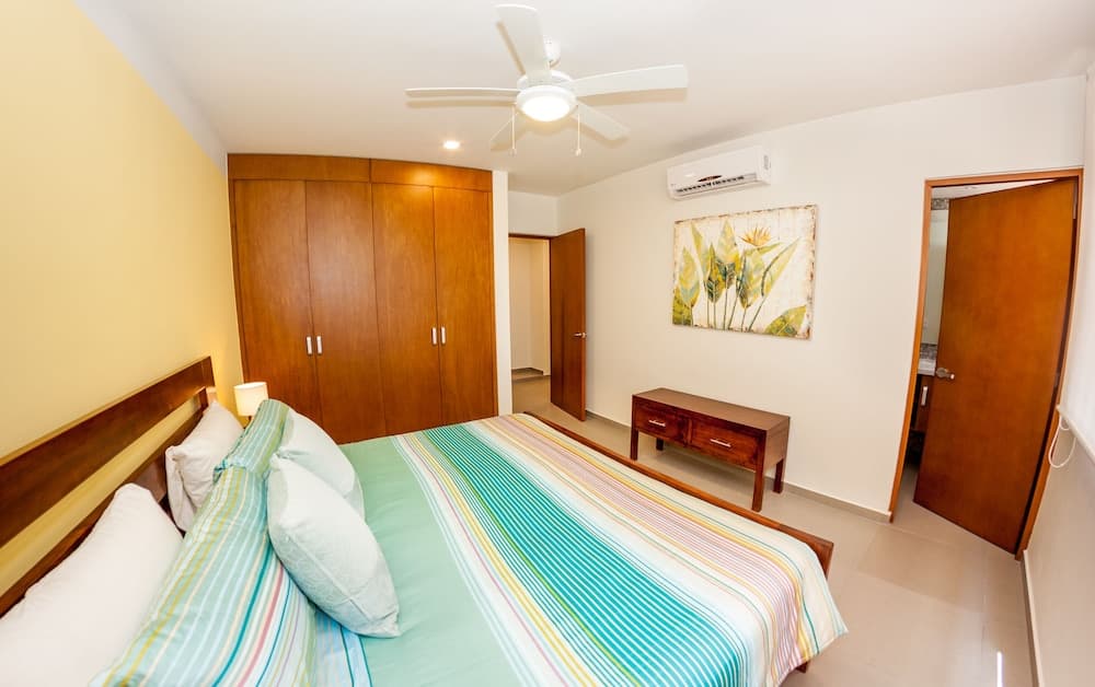 Spacious 2BR condo with great location by Happy Address