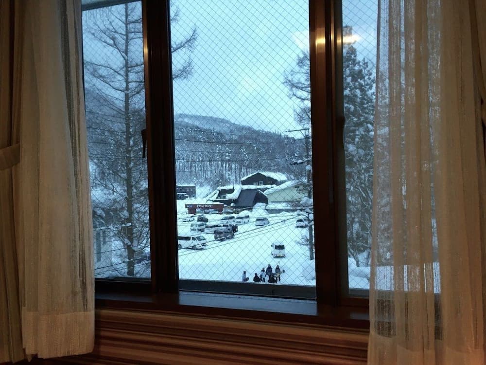 Hakuba Landmark Iwatake Lodge