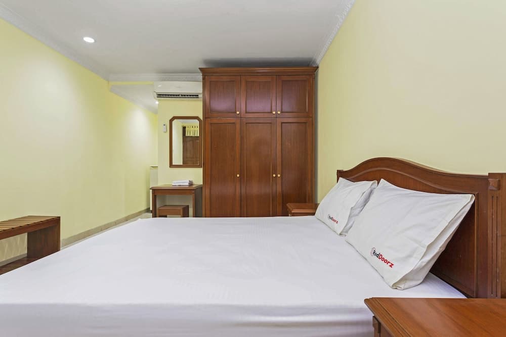 RedDoorz near Ciputra World Kuningan