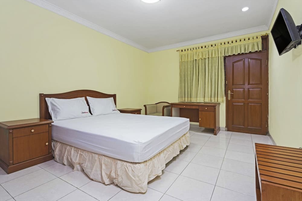 RedDoorz near Ciputra World Kuningan