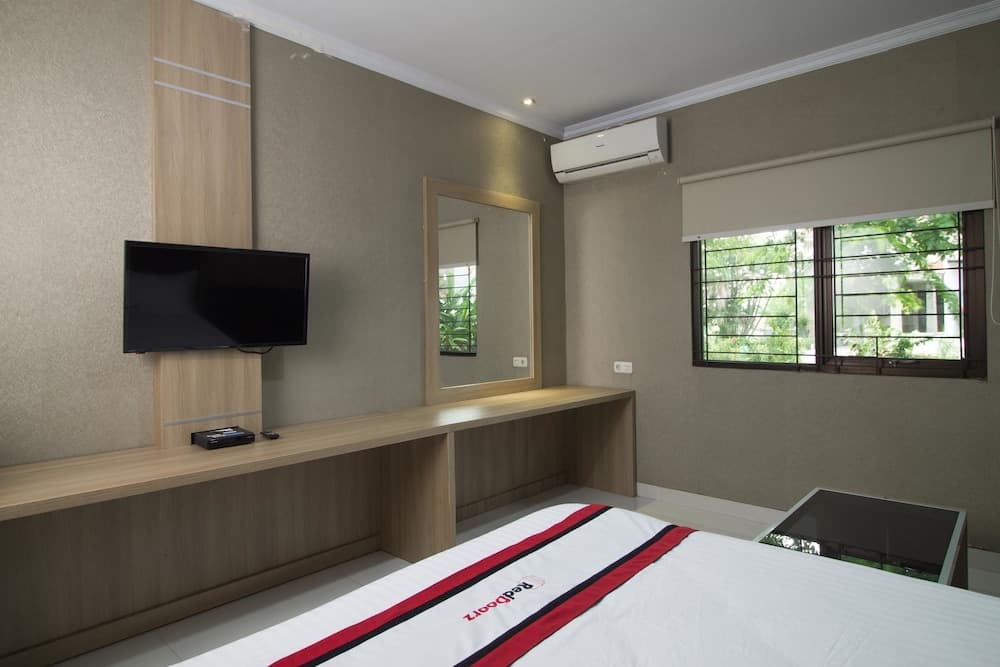 RedDoorz @ Taman Simpruk Cikarang