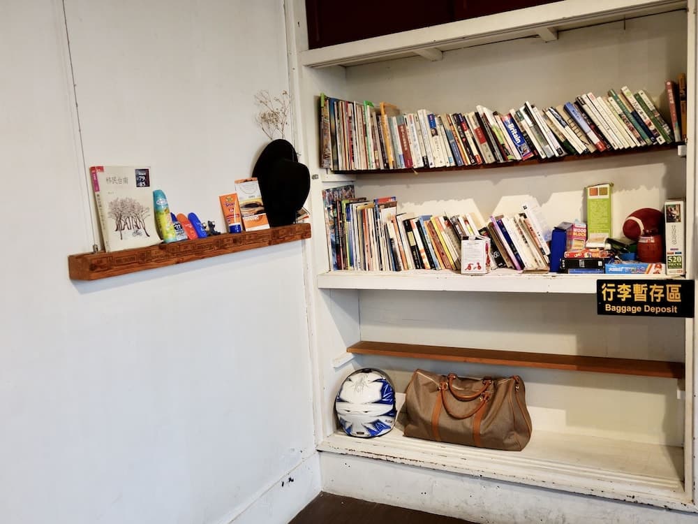 Oldmancaptain Hostel