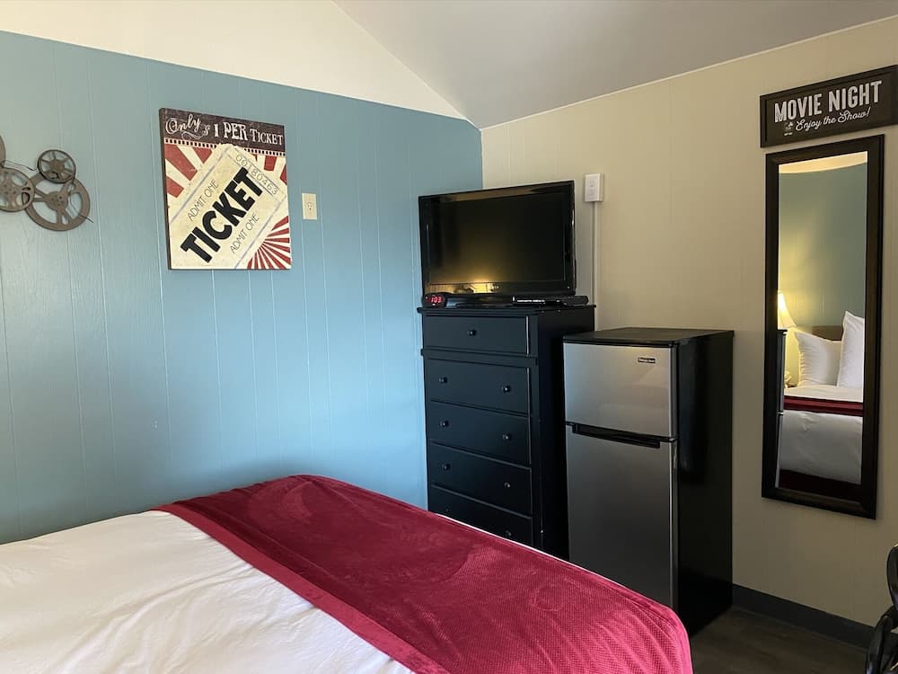 Lamplighter Cabins & Suites