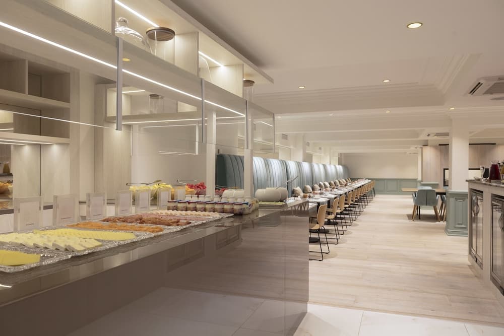 Melia White House Apartments