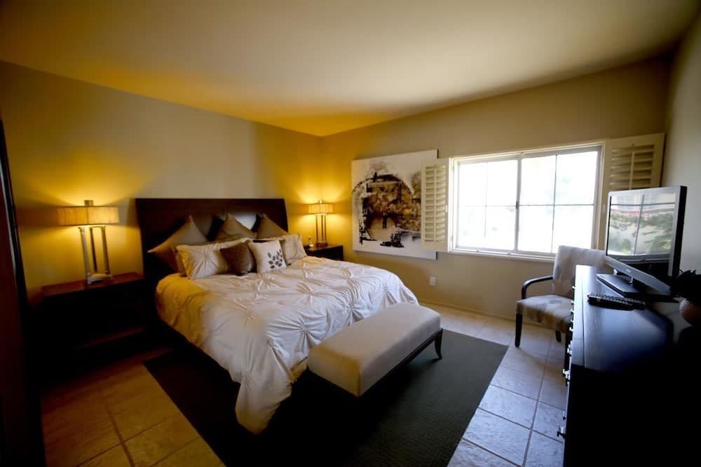 4 Seasons at Desert Breezes