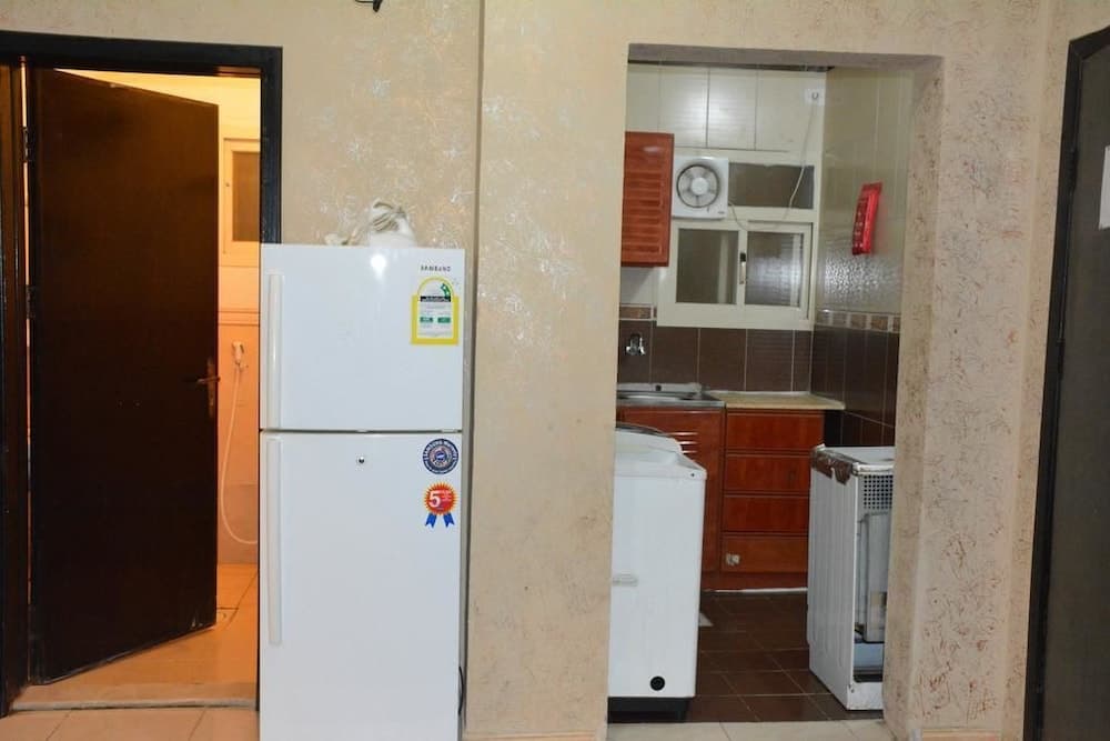 Al Eairy Furnished Apartments Jizan 2