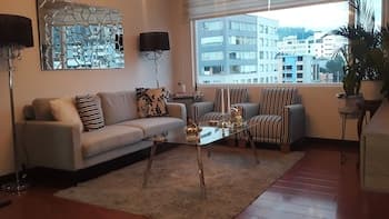 PLAZA FOCH Area - APARTMENTS with Balcony