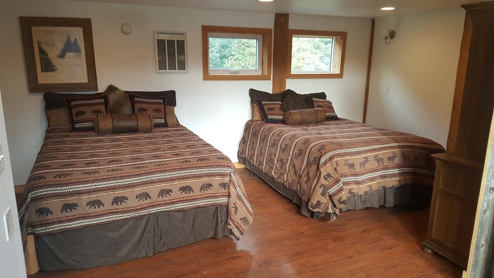 Resurrection Lodge on the Bay