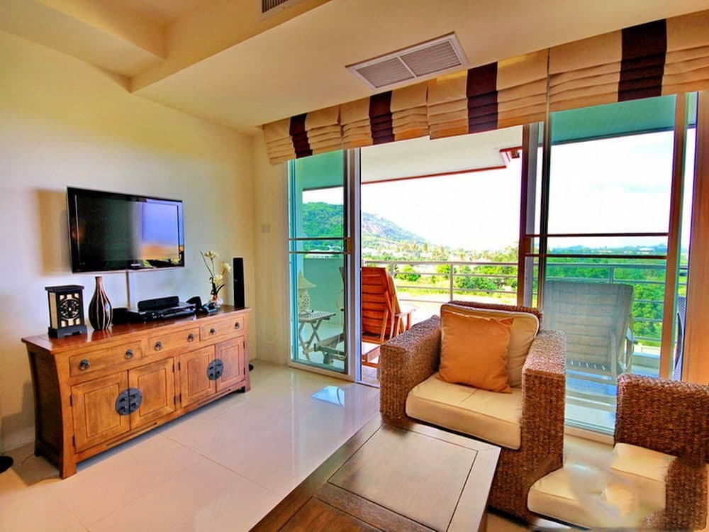 Sea Ridge Penthouse by A&A