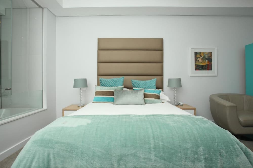 Sandton Skye Unit 702