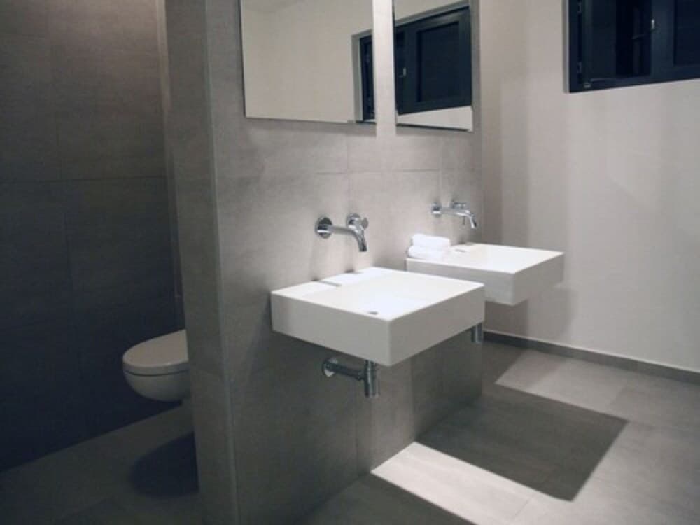 J E T S E T Giant Stylish Contemporary Villa at Spanish Water Bay