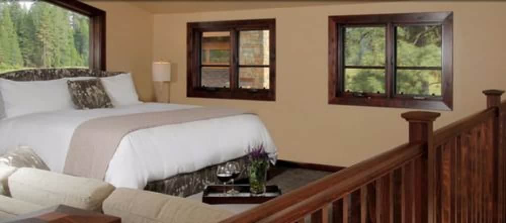 Highlands Ranch Resort