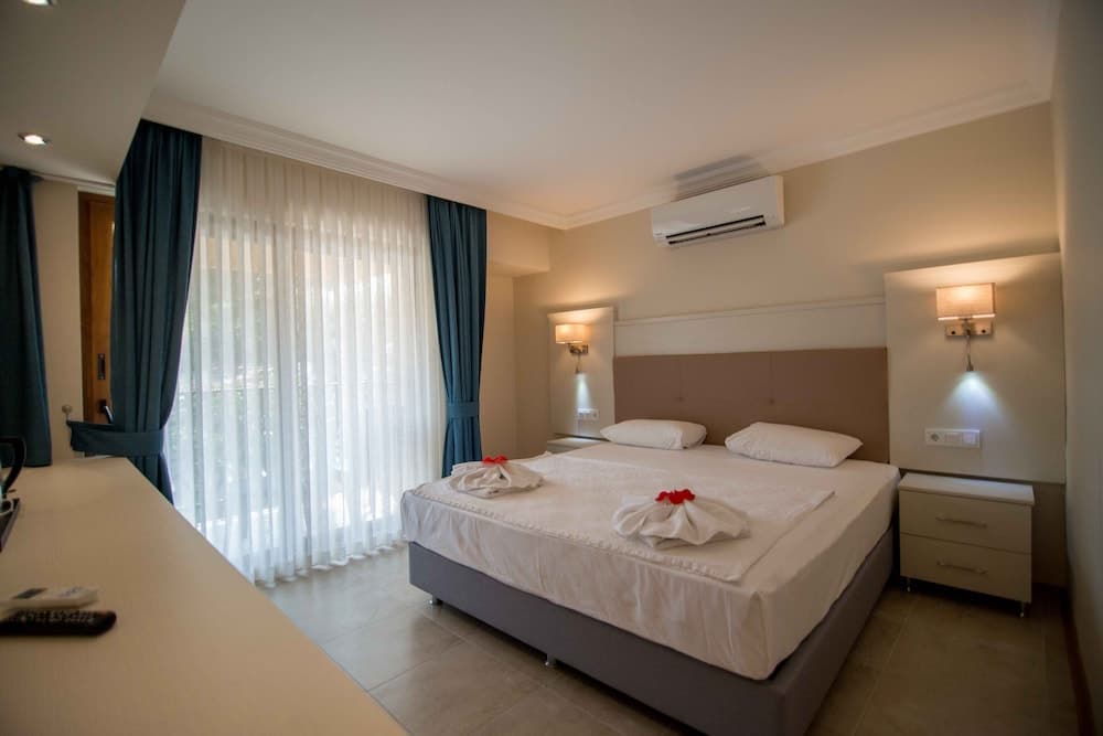 Hotel Holiday Calbis