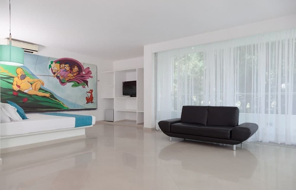 Hotel Paraiso Hollywood