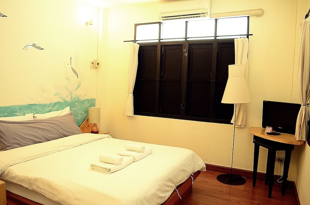 Early Bird Bed & Breakfast - Adults Only