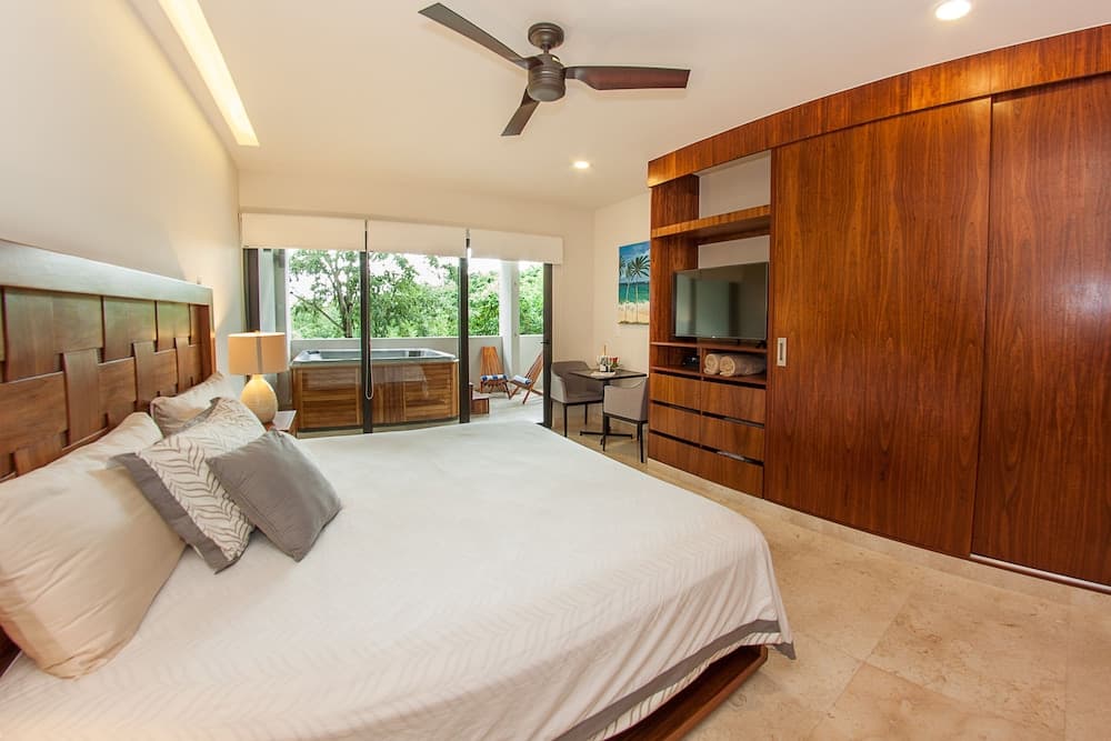 TopNotch 3BR condo around corner from beach by Happy Address