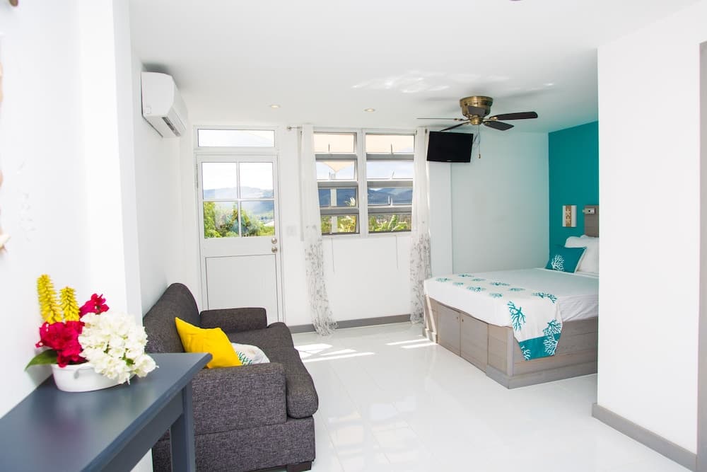 Bellevue Suites - Adults Only