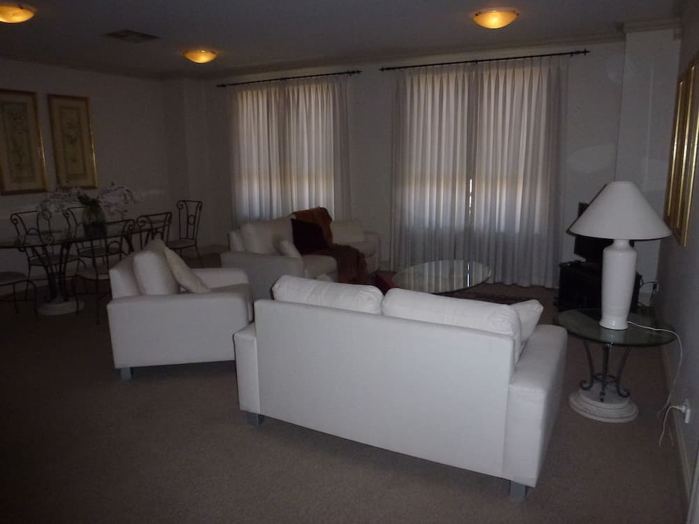 City Escape 2BD in Adelaides East End 2